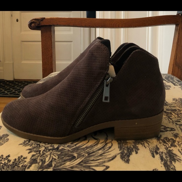 NWT Universal Thread dark brown booties - Picture 2 of 4